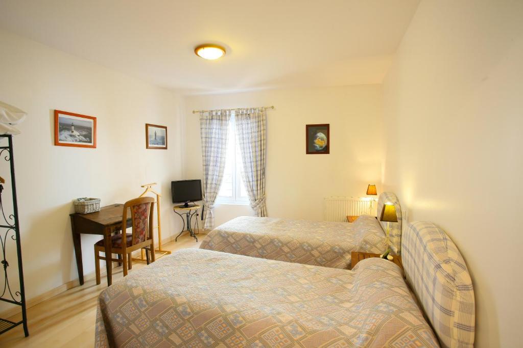Logis Auberge La Cremaillere Villandraut Værelse billede