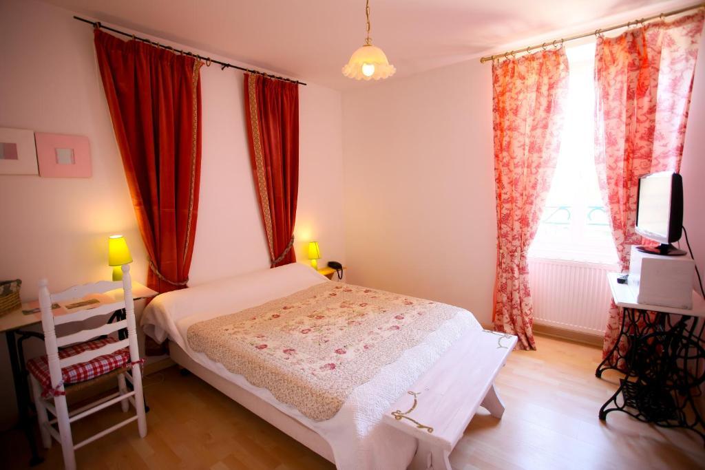 Logis Auberge La Cremaillere Villandraut Værelse billede